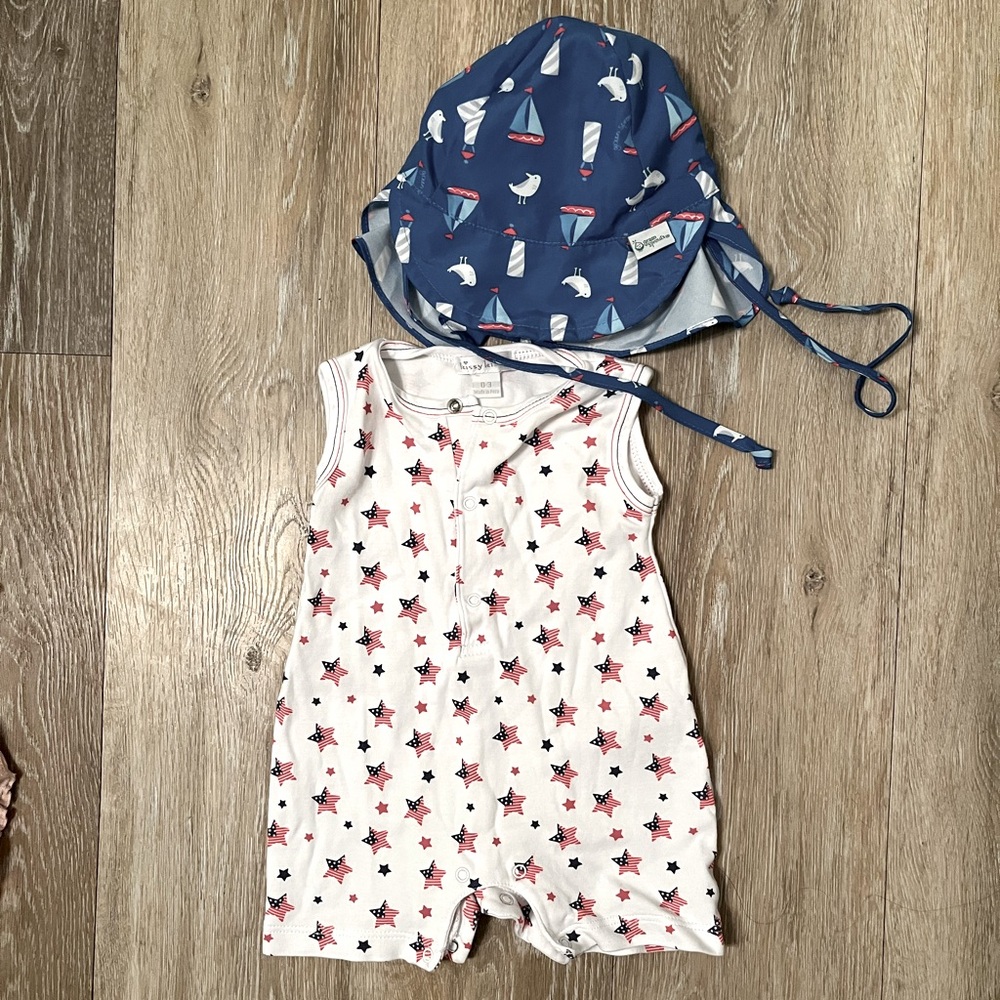 Gender Neutral Baby 🇺🇸 American Flag Romper & Patterned SPF hat